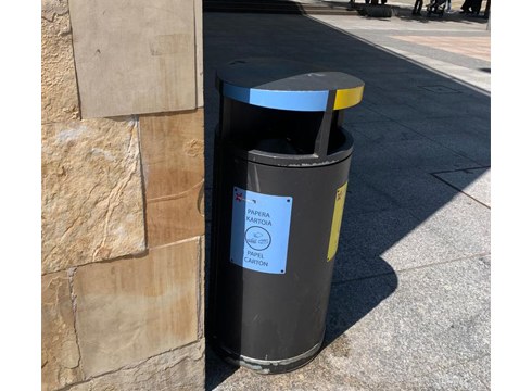 Eskualdeko udalak bide publikoan lau zatikiko paperontziak jartzearen aldeko apustua egiten ari dira