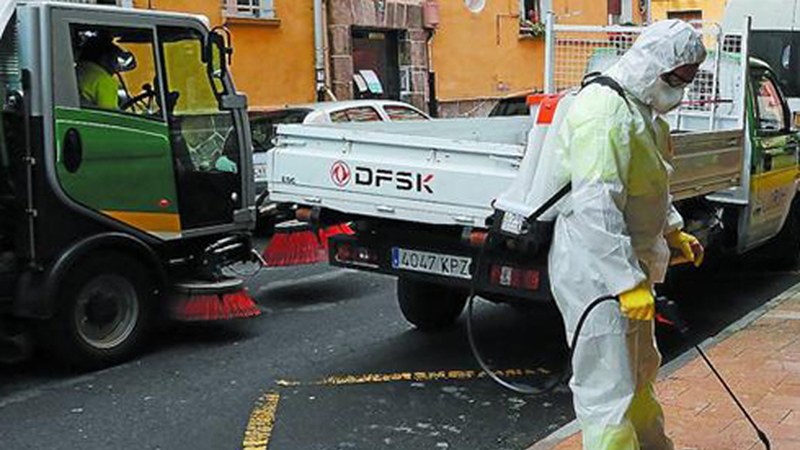 Mankomunitateak kaleak garbitzeko zerbitzuak indartu zituen 2020an, pandemiaren ondorioz sortutako beharrei erantzuteko