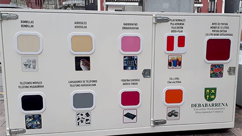 Mankomunitateak puntu garbiak ipini ditu kalean, hainbat material birziklagarri biltzeko