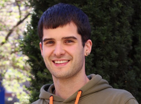 Manu Goiogana (bertsolaria): “Bertso Eskolan gaztetxoek  primeran pasa dezakete”