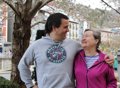 Maria Luisa Zuloaga eta Mikel Urkia: “...eta kitto!-ko  familiaren parte sentitzen gara”