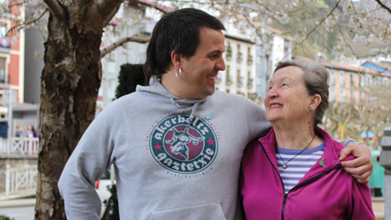 Maria Luisa Zuloaga eta Mikel Urkia: “...eta kitto!-ko  familiaren parte sentitzen gara”