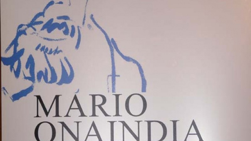 Mario Onaindia Fundazioak Udalaren esku laga du bere dokumentu-funtsa