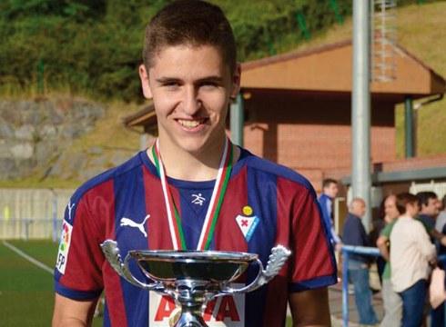 Markel Artetxe (foballaria): "Zu baino nagusiagoekin jokatzea aberasgarria da beti”