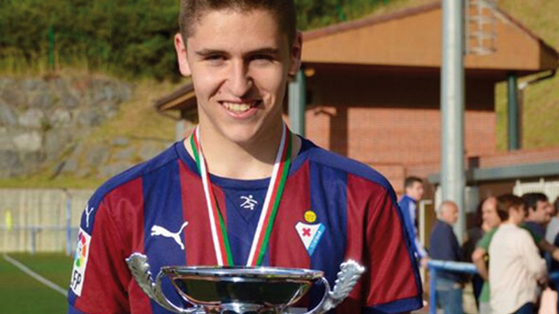 Markel Artetxe (foballaria): "Zu baino nagusiagoekin jokatzea aberasgarria da beti”