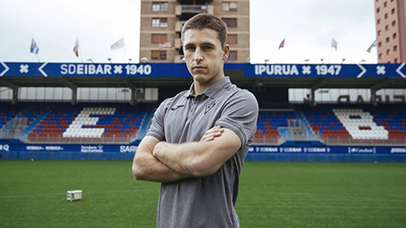 Markel Artetxe jokalari eibartarrak beste urte batez berritu du Vitoria Eibar FTaren filialarekin zuen lotura