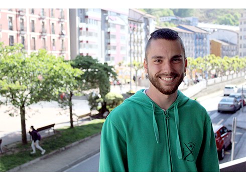 Markel Goimendiourrutia, arotza: “Arotzeria probatu eta berehala liluratu nintzen”