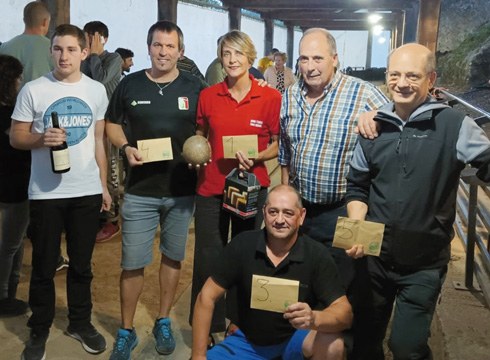 Markinako taldearekin jokatzen duen Mikel Urkia eibartarra lider berria Euskal Herriko hiru txirlo txapelketan