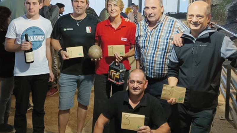 Markinako taldearekin jokatzen duen Mikel Urkia eibartarra lider berria Euskal Herriko hiru txirlo txapelketan