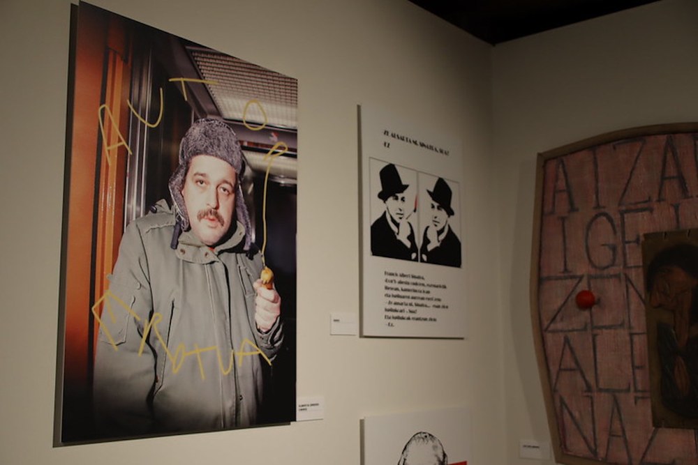 Markos Gimenoren palindromoen kartel erakusketa zabalduko dute gaur