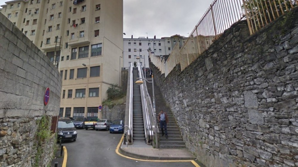 Martxan daude Untzagako igogailua eta Sostoatarren kaleko eskailera mekanikoak