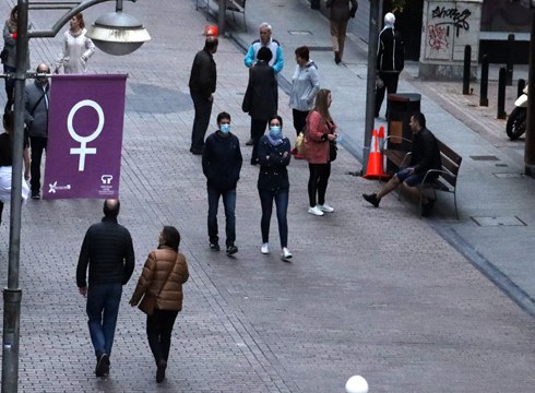 Maskaren erabilera derrigorrezkoa izango da bi metroko tartea gorde ezin den kaleetan