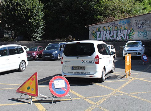 Matsarian filmatzen arituko direla eta, bihar ezin izango da hainbat tokitan aparkatu