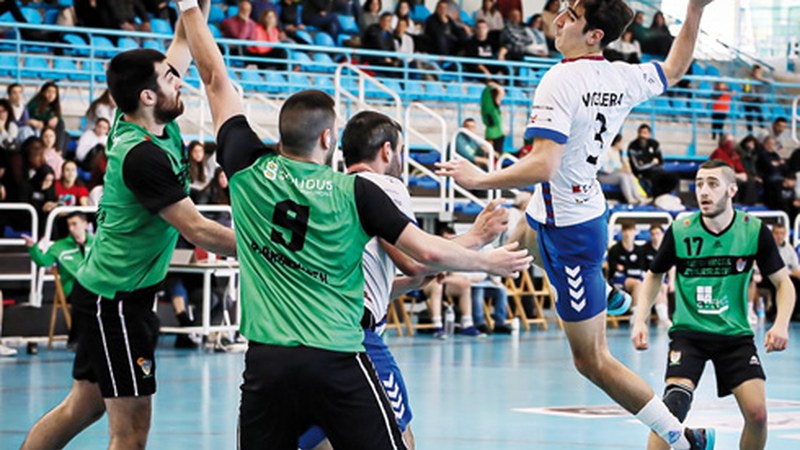 Mecalbe Eibar Eskubaloiak amore eman zuen Uharteren kantxan (29-27)