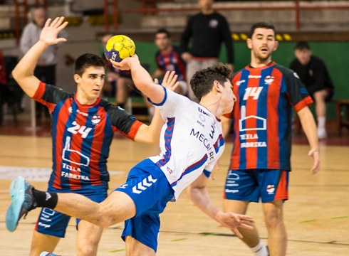 Mecalbe Eibar Eskubaloiko bi talde nagusiak galtzaile izan ziren asteburuan