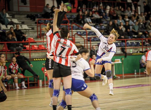 Mecalbe Eibar Eskubaloiko emakumeek Ipuruan jokatuko dute, gizonezkoek Nafarroan