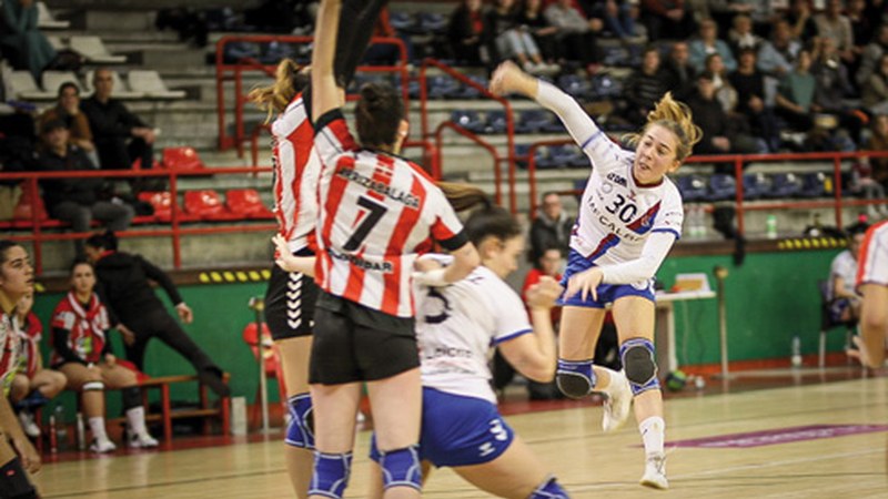 Mecalbe Eibar Eskubaloiko emakumeek Ipuruan jokatuko dute, gizonezkoek Nafarroan