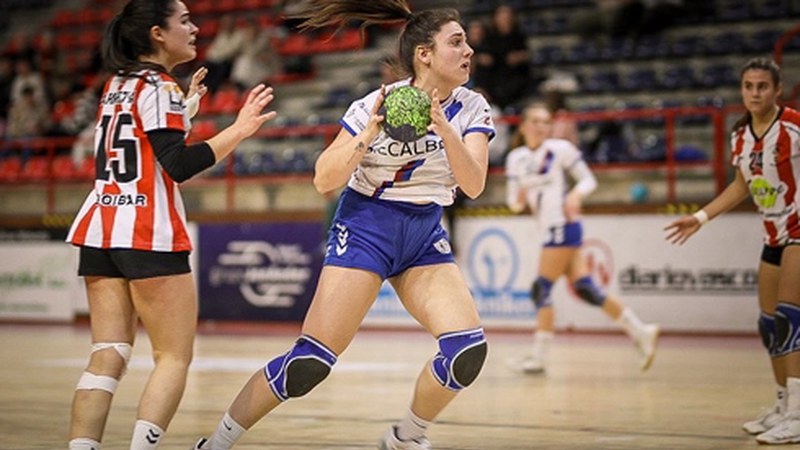 Mecalbe Eibar Eskubaloiko emakumezkoek derbia bereganatu zuten Elgoibarri 20-17 irabazita