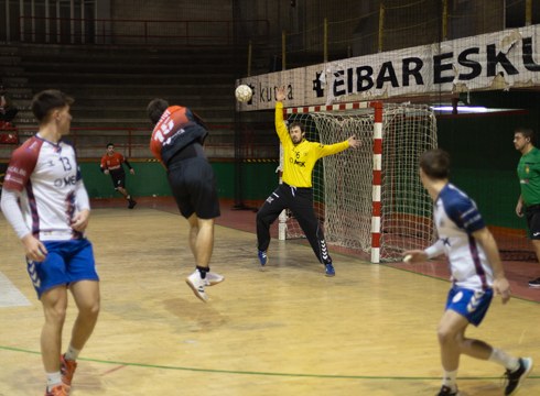 Mek Eibar Eskubaloiak 29-27 irabazi zion Ereintzari Ipuruako neurketa borrokatuan