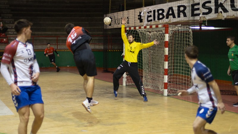 Mek Eibar Eskubaloiak 29-27 irabazi zion Ereintzari Ipuruako neurketa borrokatuan