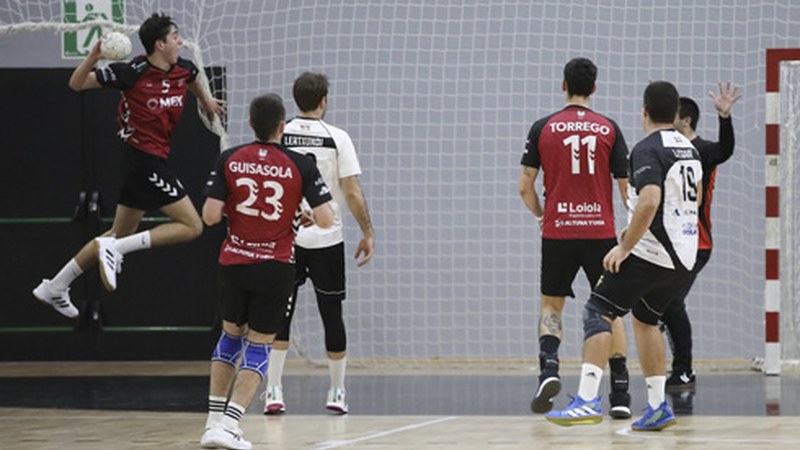 Mek Eibar Eskubaloiko bi talde nagusiek ez zuten asmatu euren partiduak aurrera ateratzen