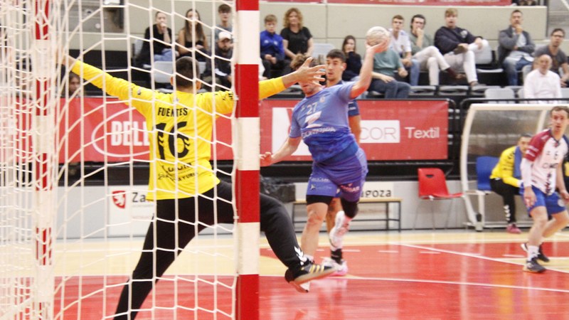 Mek Eibar Eskubaloiko gizonezkoen taldea Tolosari nagusitu zitzaion