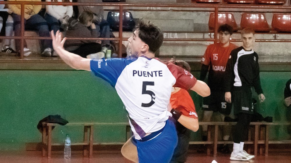 Mek Eibar Eskubaloiko mutilak garaile Ipuruan, nesken taldea galtzaile etxetik kanpo