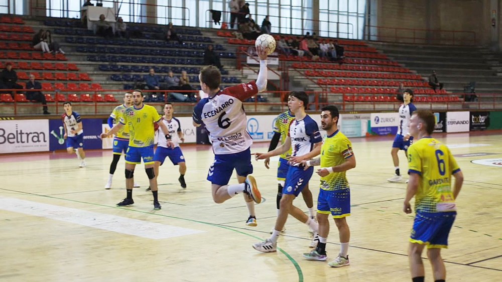 Mek Eibar Eskubaloiko taldeen garaipena eta porrota Ipuruako jardunaldian