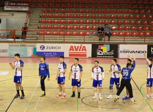 Mek Eibar eta Trapagaranek norgehiagoka zirraragarria eskaini zuten