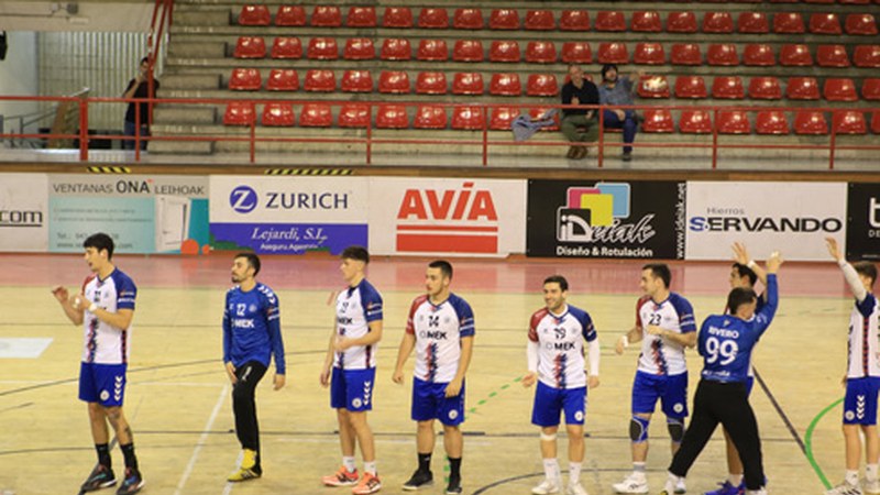 Mek Eibar eta Trapagaranek norgehiagoka zirraragarria eskaini zuten