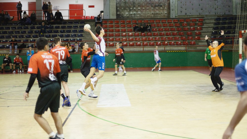 Mek Eibarko gizonezkoek etxean dute partidua, emakumezkoen Iruñean