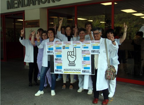 Mendaroko Ospitaleko langileek bat egin dute gaixorik dauden presoekin