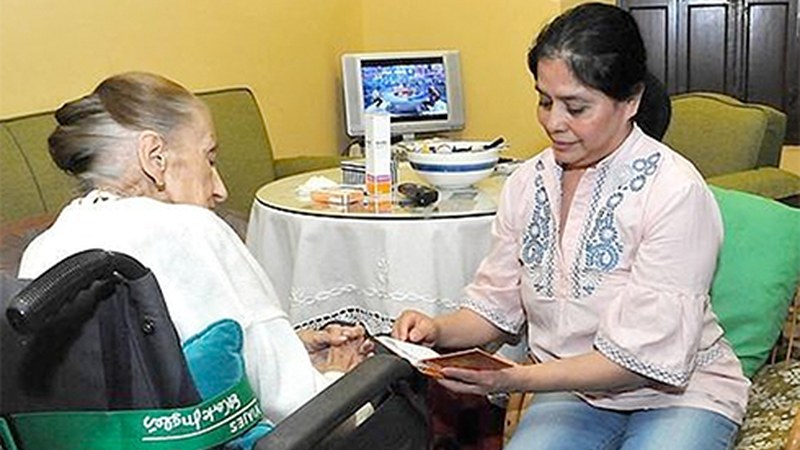 Mendekotasunak dituztenak zaintzen eta etxe-zerbitzuan lan egiten duten emakume migratuentzat doako tailerrak