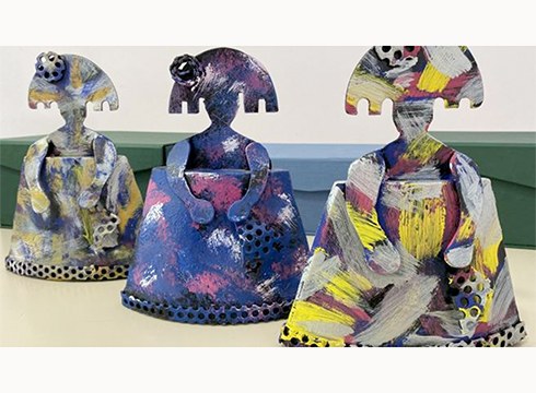 Menina Saria eman diote Eibarko Emakumearen Mahaiari, genero-indarkeriaren aurka borrokatzeagatik