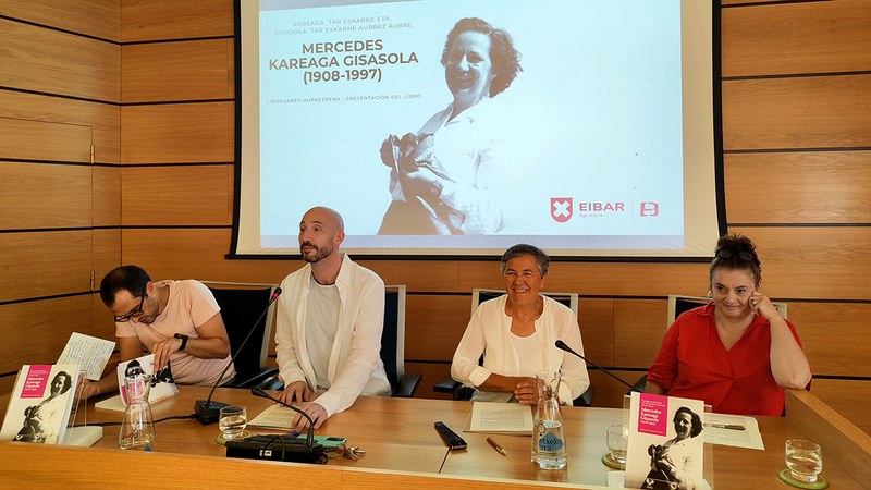 Mercedes Kareaga Bekaren emaitza den liburua aurkeztu du Begoña Etxenagusiak