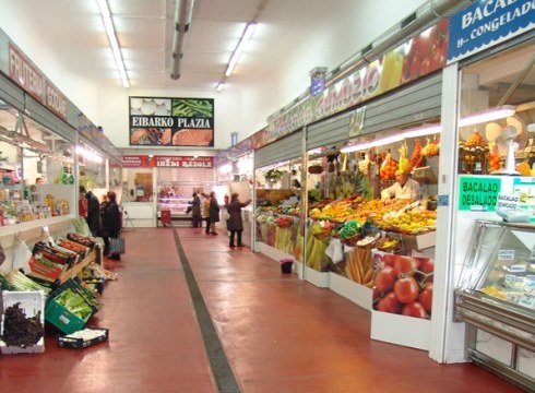 Merkatu plazaren ingurukoak argitzeko bilera egingo da gaur