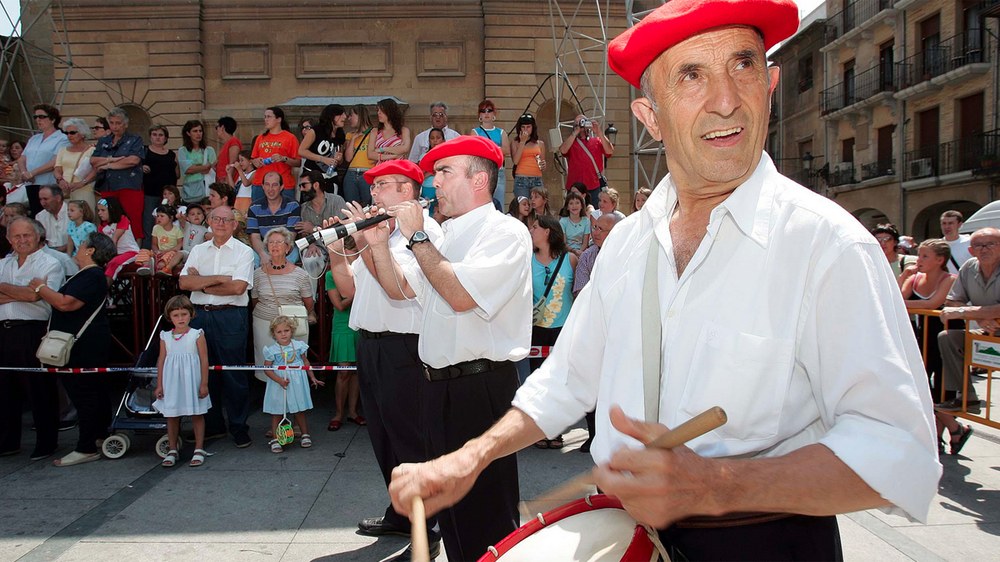 Miguel Angel Elizaga dultzaineroa hil da, 92 urterekin