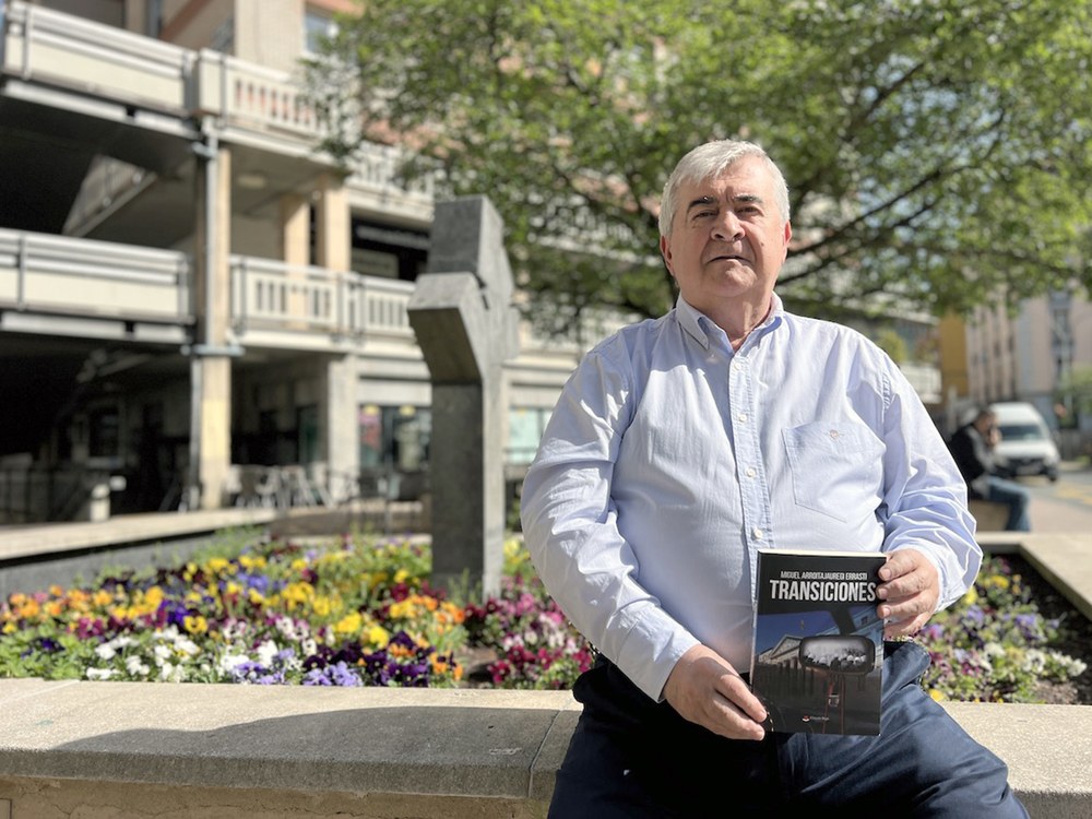 Miguel Arroitajauregi idazleak ‘Transiciones’ liburua aurkeztuko du ostegunean, Portalean