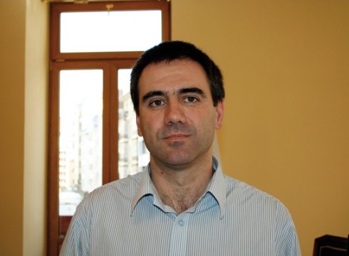 Miguel de los Toyos alkateak larritzat jotzen du udal langileen zintzotasuna zalantzan jartzea