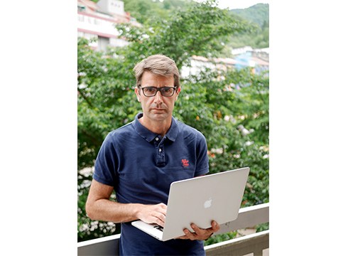 MIGUEL FERNÁNDEZ: “Eraso informatikoen inguruan milioika dolarreko negozioa dago”