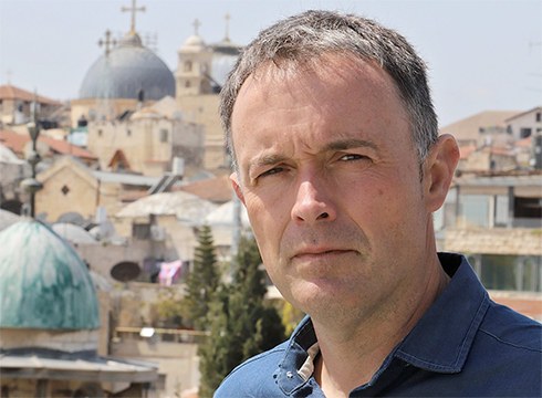 Mikel Ayestaran kazetariak hitzaldia emango du gaur Deban, Ikastenen 'Marea Gora' zikloaren barruan