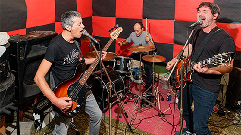 Mikel Gorosabel ‘Norton’, E.H. Sukarra: “Gure musika beraien bizipenekin lotzen dutelako miresten gaituzte zaletuek”