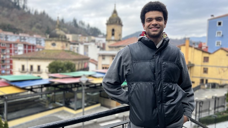 MIKEL KAYE: “Miñan demaseko aukera izan da niretzat, antzeko egoerak oso gertutik bizi izan ditudalako”