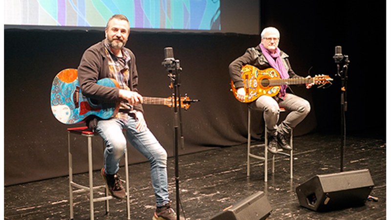 Mikel Markez eta Eñaut Elorrieta: “Hamarkada bakoitzean gazteak dira mugimendu musikal berri bat sortzen dutenak”