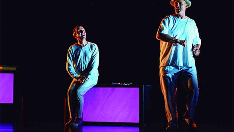 Mikel Martinez, aktorea: “Sanoa da gure kontraesanak eta argi ilunak onartzea eta haietaz barre egitea”