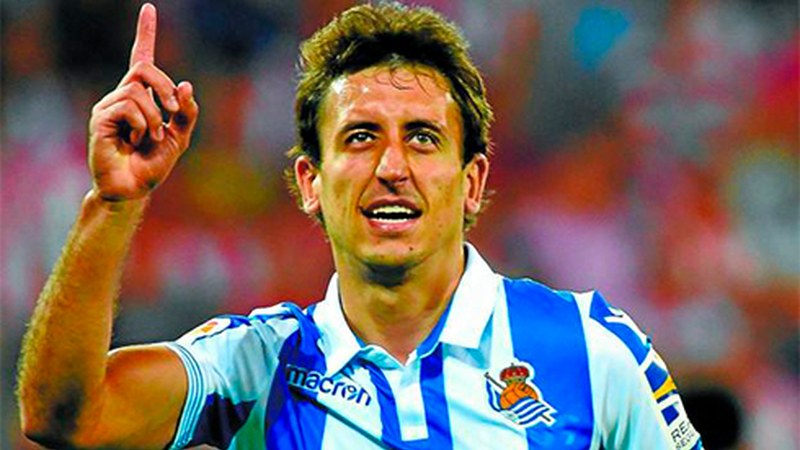 Mikel Oyarzabal Espainiako selekzioarekin jokatzeko aukeratu dute