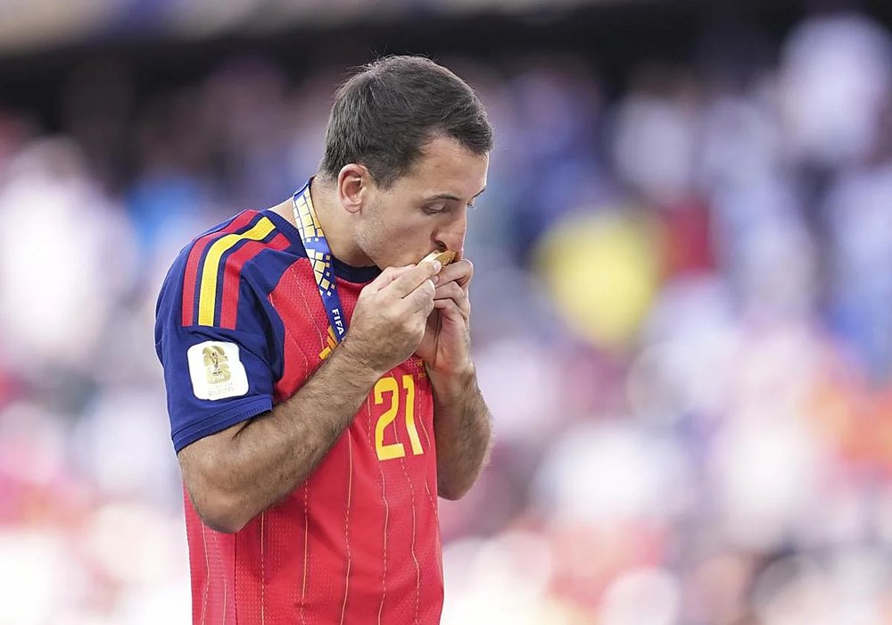Mikel Oyarzabal herriko Seme Kuttun izendatzea proposatuko du Eibarko Udalak