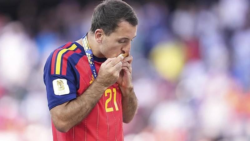 Mikel Oyarzabal herriko Seme Kuttun izendatzea proposatuko du Eibarko Udalak