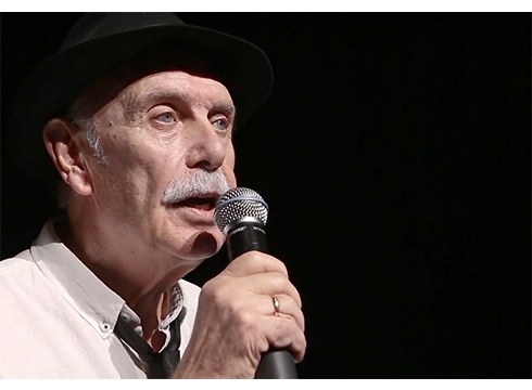 Mikel Urkola musikariak Gabonak zoriontzeko abestia grabatu du