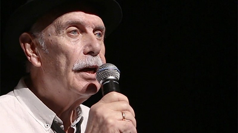 Mikel Urkola musikariak Gabonak zoriontzeko abestia grabatu du